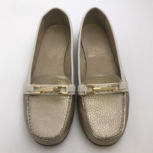 🌟 on sale now! Classic loafers for summer fun.